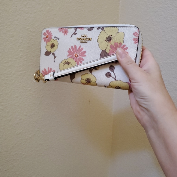 Coach Long Zip Around Wallet With Floral Cluster Print - Picture 16 of 16